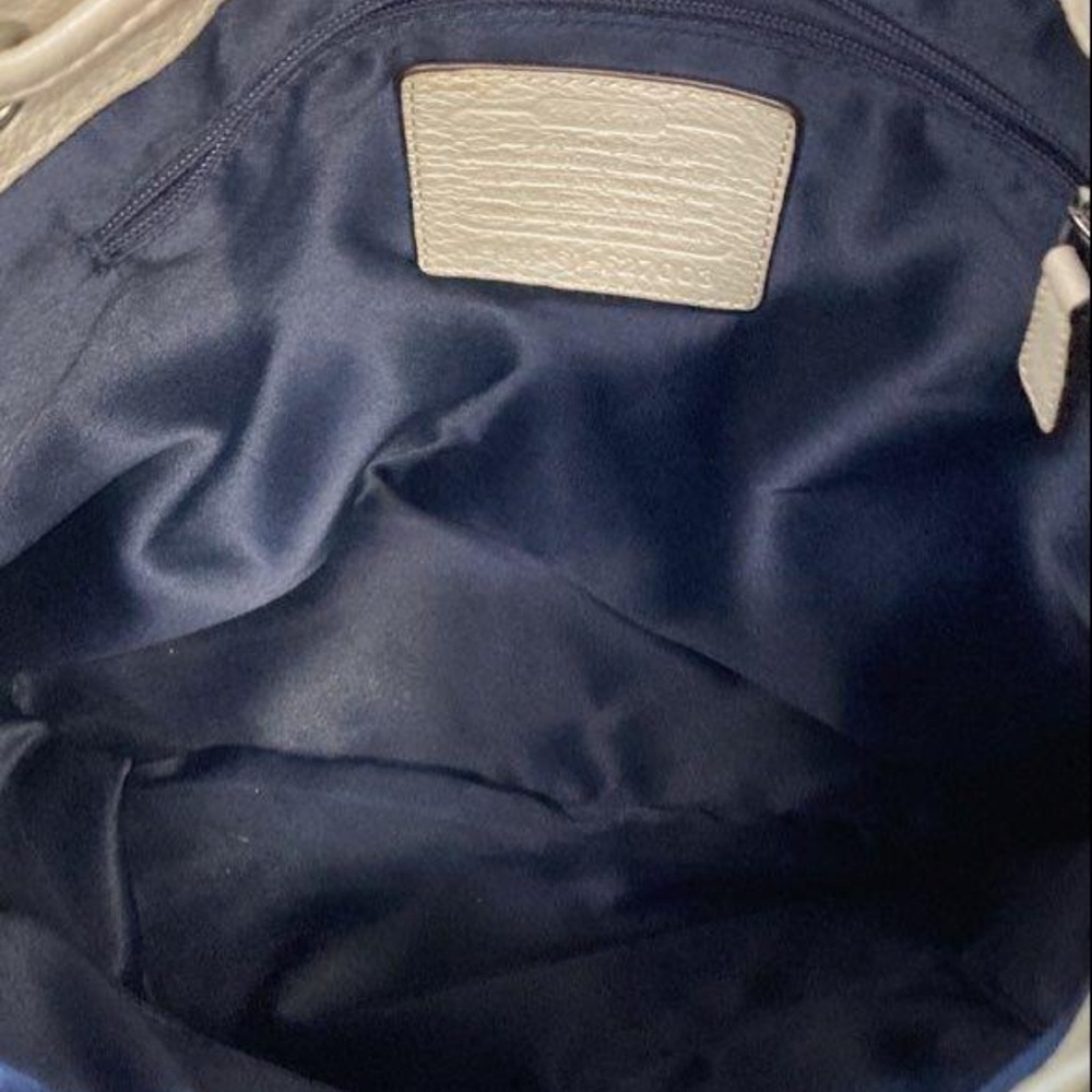 SOLD Authentic Coach drawstring bucket bag in soft pebbled leather - Picture 4 of 4
